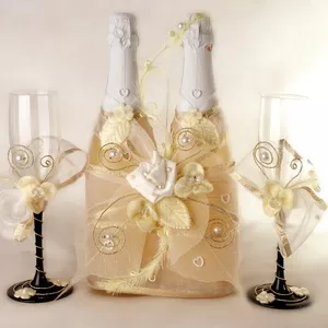 Свадебное оформление шампанского и бокалов
