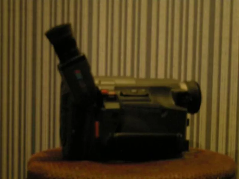 Продам видео камеру XITACHI VM-E310E.