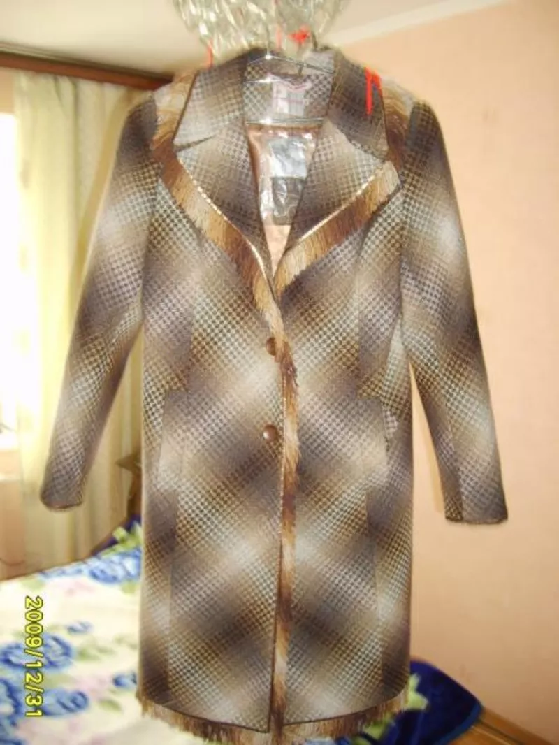 Продам интересное и оригинальное демисезонное пальто